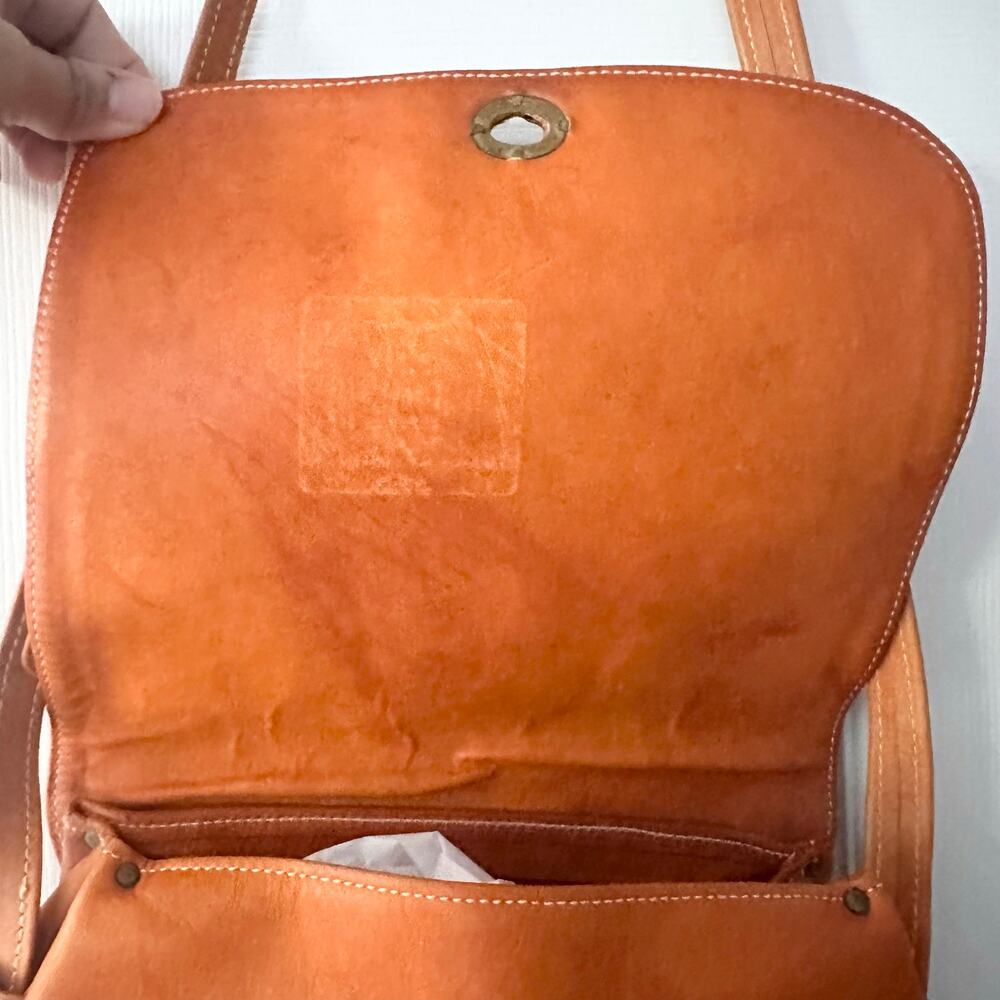Anne Klein Tan Saddle Flap Over Turnlock Lion Embossed Shoulder Bag Vintage 80s - Picture 7 of 8